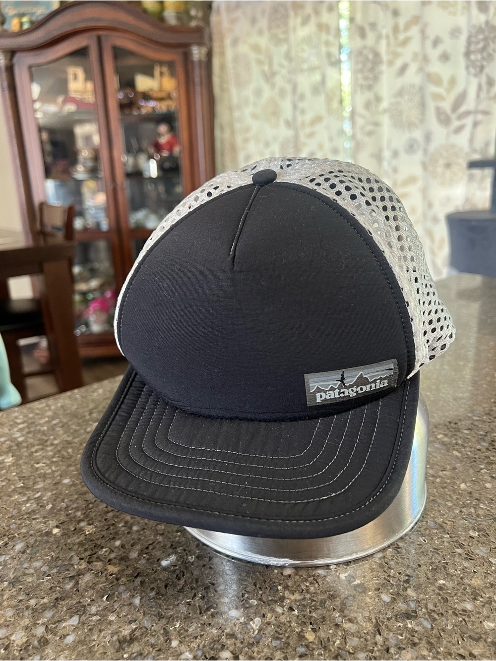 Patagonia Duckbill Cap Black and White Mesh 5 Panel Logo Trucker Hat Running Adj